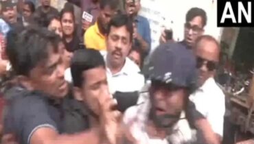 തൃണമൂൽ എംപി അഭിഷേക് ബാനർജിക്ക് നേരെ ആക്രമണം; ചീമുട്ടയേറ്, കൈയേറ്റം; അമിത് ഷാ മറുപടി പറയണമെന്ന് ആവശ്യപ്പെട്ട് എംപി