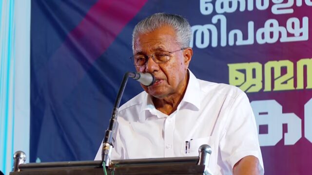 ഒന്നും അവസാനിച്ചിട്ടില്ലെന്ന് വീണ്ടും ഓര്‍മ്മിപ്പിച്ച് പിണറായി വിജയൻ, പുതിയ സർക്കാരിന്‍റെ നയങ്ങൾ നിരീക്ഷിക്കേണ്ട സമയം; കണ്ണൂരിൽ പ്രതിപക്ഷനേതാവിന് സ്വീകരണം