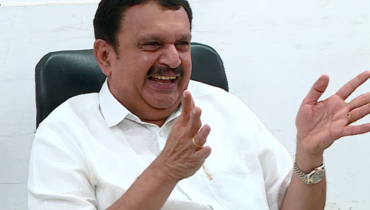 കേരള മുഖ്യമന്ത്രിയെ 48 മണിക്കൂറിനകം പ്രഖ്യാപിക്കും, ഹൈക്കമാൻഡ് വിളിപ്പിച്ചതിന് പിന്നാലെ പ്രതികരിച്ച് കെ മുരളീധരൻ, നാളെ ഡൽഹിയിലെത്തും