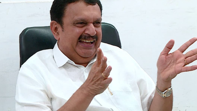 കേരള മുഖ്യമന്ത്രിയെ 48 മണിക്കൂറിനകം പ്രഖ്യാപിക്കും, ഹൈക്കമാൻഡ് വിളിപ്പിച്ചതിന് പിന്നാലെ പ്രതികരിച്ച് കെ മുരളീധരൻ, നാളെ ഡൽഹിയിലെത്തും
