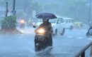 മഴ കനക്കുന്നു! സംസ്ഥാനത്ത്  10 ജില്ലകളിൽ യെല്ലോ അലർട്ട്, ആലപ്പുഴയിൽ ഇടിമിന്നലേറ്റ്  വയോധികൻ മരിച്ചു