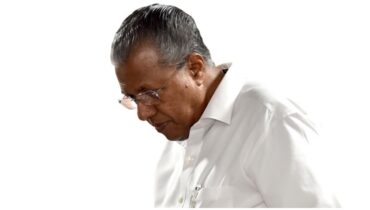 പിണറായി പടിയിറങ്ങി, അതിവേഗം മുഖ്യമന്ത്രി സ്ഥാനം രാജിവച്ചു, ഗവർണർ രാജി സ്വീകരിച്ചു; ഇനി കാവൽ മുഖ്യമന്ത്രി