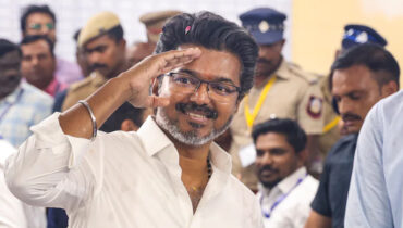 കോട്ട പിടിച്ചടക്കി ദളപതി; തമിഴ്‌നാട്ടിൽ നിർണ്ണായക രാഷ്ട്രീയ നീക്കങ്ങൾ, വിസികെയുടെ പിന്തുണ തേടി