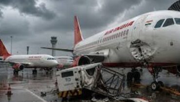 കനത്ത കാറ്റിലും മഴയിലും ഡൽഹി വിമാനത്താവളത്തിൽ വൻനാശം; എസ്കലേറ്റർ ഇടിച്ച് മൂന്ന് വിമാനങ്ങൾക്ക് കേടുപാട്