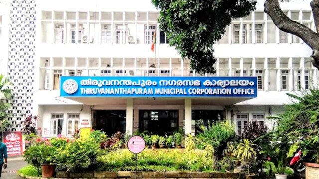 ദൈവങ്ങളുടെ പേരിലെ സത്യപ്രതിജ്ഞ; തിരുവനന്തപുരം കോർപ്പറേഷനിലെ 20കൗൺസിലർമാരുടെസത്യപ്രതിജ്ഞ  അസാധുവെന്ന് കോടതി