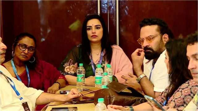 അത്യന്തം നാടകീയം ‘അമ്മ’, അധ്യക്ഷ ശ്വേതയുടെ രാജി പ്രഖ്യാപനത്തിന് പിന്നാലെ ഭരണ സമിതി ഒന്നടങ്കം രാജിവെച്ചു; വരവ് ചിലവ് കണക്കിലെ തർക്കത്തിന് പിന്നാലെ പൊട്ടിത്തെറി