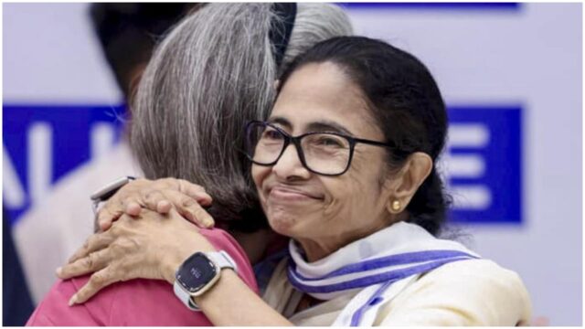 തൃണമൂൽ-കോൺഗ്രസ് ലയന അഭ്യൂഹങ്ങൾക്കിടെ സോണിയയുമായി നിർണായ കൂടിക്കാഴ്ച നടത്തി മമത; ബംഗാളിൽ പ്രതിസന്ധി രൂക്ഷം