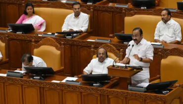 സംസ്ഥാനം കനത്ത സാമ്പത്തിക പ്രതിസന്ധിയിലെന്ന് ബജറ്റ് പ്രഖ്യാപനം; ‘മിഷൻ സമുദ്ര’ ഉൾപ്പെടെയുള്ള വികസന പദ്ധതികളുമായി യുഡിഎഫ് സർക്കാർ, ഭൂനിയമങ്ങൾ മാറും- Live…