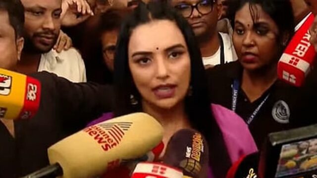 ‘അമ്മ’യെ അട്ടിമറിക്കാൻ അനുവദിക്കില്ല, ബൈലൈനിൽ എവിടെയാണ് ‘അഡ്ഹോക്ക് കമ്മിറ്റി’ ഉള്ളത്, ലാലേട്ടൻ കമ്മിറ്റി തുടർന്നത് ചൂണ്ടിക്കാട്ടി ആഞ്ഞടിച്ച് ശ്വേത