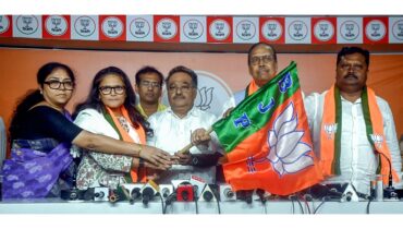 തൃണമൂൽ വിട്ട മൂന്ന് മുൻ രാജ്യസഭാ എം.പിമാർ ബിജെപിയിൽ; പരാജയങ്ങൾ ഏറ്റുവാങ്ങി മമ്ത