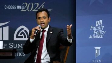 ‘ഞാൻ വളർന്നത് പ്രത്യേക ആനുകൂല്യത്തോടെയാണ്; പക്ഷേ അത് പണമല്ല, അമ്മയും അച്ഛനും ഒരുമിച്ചുണ്ടായിരുന്ന കുടുംബം’ – വിവേക് രാമസ്വാമി
