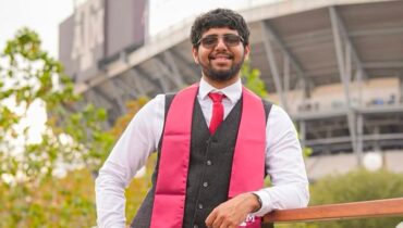 അമേരിക്കയിൽ ആത്മഹത്യ ചെയ്ത ഇന്ത്യൻ വംശജനായ മെഡിക്കൽ വിദ്യാർഥിയുടെ മാതാപിതാക്കൾ ടെക്സാസ് സർവകലാശാലയ്‌ക്കെതിരെ രംഗത്ത്; 3 കോടി ഡോളറിന്റെ നഷ്ടപരിഹാരം ആവശ്യപ്പെട്ടു