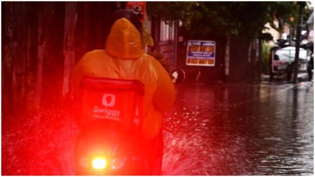 അതിതീവ്ര ന്യൂനമർദം രൂപപ്പെട്ടു, കേരളത്തിൽ അതിശക്ത മഴ എത്തുന്നു; 3 ദിവസം വിവിധ ജില്ലകളിൽ ഓറഞ്ച് അലർട്ട്, നാളെ 11 ജില്ലകളിൽ പെരുമഴക്ക് സാധ്യത