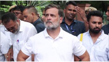 ‘പ്രധാനമന്ത്രിയും ആഭ്യന്തരമന്ത്രിയും രാജിവെക്കാതെ പിന്നോട്ടില്ല’, പ്രധാനമന്ത്രിയുടെ ഓഫീസിന് മുന്നിൽ പ്രതിഷേധം നയിച്ച് രാഹുൽ ഗാന്ധി; രാജ്യതലസ്ഥാനത്ത് അസാധാരണ സാഹചര്യം