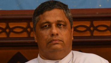 ‘കഴുത്തിൽ ചവിട്ടിപ്പിടിച്ചു, പുറത്തെ കൈവിരൽപ്പാടുകൾ ഒരു മാസത്തോളം മാഞ്ഞില്ല’; അരമനയിലെ മർദനത്തെക്കുറിച്ച് മാർ പാംപ്ലാനി