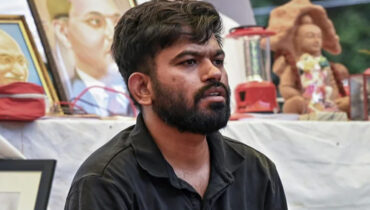 വിരമിച്ച സർക്കാർ ജീവനക്കാരൻ മകനെ വിദേശത്ത് പഠിപ്പിച്ചത് എങ്ങനെ? അഭിജീത് ദിപ്കെയുടെ പിതാവിൻ്റെ സാമ്പത്തിക സ്രോതസ്സ് അന്വേഷിക്കണം, ആവശ്യവുമായി വിവരാവകാശ പ്രവർത്തകൻ