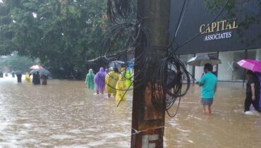 സംസ്ഥാനത്ത് വിവിധയിടങ്ങളിൽ ഉരുൾപൊട്ടൽ;  കോഴിക്കോട് കോടഞ്ചേരിയിൽ നാലേക്കറോളം ഭൂമി ഒലിച്ചു പോയി