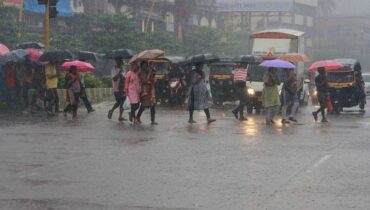 കനത്ത മഴ; എട്ട് ജില്ലകളിലെ വിദ്യാഭ്യാസ സ്ഥാനങ്ങൾക്ക് നാളെ അവധി