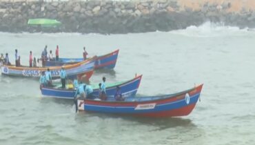 മത്സ്യത്തൊഴിലാളികൾക്കായുള്ള കാത്തിരിപ്പ് തുടരുന്നു; മോശം കാലാവസ്ഥയിൽ മുതലപ്പൊഴിയിൽ തിരച്ചിൽ തുടരാനാവില്ലെന്ന് സ്കൂബ ടീം, ഇന്നത്തെ തിരച്ചിൽ നിർത്തി