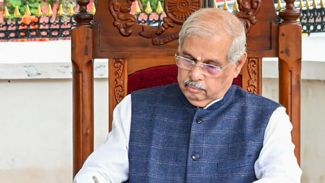 നിലപാട് വ്യക്തമാക്കി ഗവർണർ രാജേന്ദ്ര അർലേക്കർ; ഞാൻ വന്ദേമാതരം പൂർണമായും പാടും, അത് തന്നെയാണ് എന്റെ സന്ദേശം