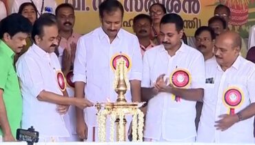 അത്തച്ചമയ ഘോഷയാത്രയിൽ നിറഞ്ഞ് തൃപ്പൂണിത്തുറ: മുഖ്യമന്ത്രി ഉദ്ഘാടനം ചെയ്തു