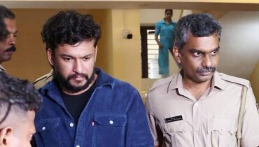 സിഐയെ ഭീഷണിപ്പെടുത്തിയ  കേസിൽ അർജുൻ ആയങ്കിയെ പൊലീസ് കസ്റ്റഡിയിൽ വിട്ടു