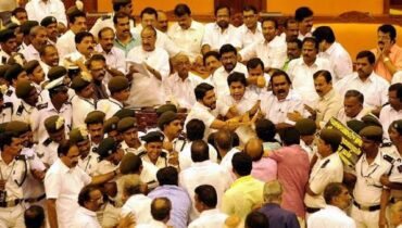 നിയമസഭാ കയ്യാങ്കളി കേസ്; വനിതാ എംഎൽഎമാരെ  കൈയേറ്റം ചെയ്തെന്ന ക യുഡിഎഫ് മുൻ എംഎൽഎമാർക്കെതിരായ കേസ് റദ്ദാക്കി ഹൈക്കോടതി