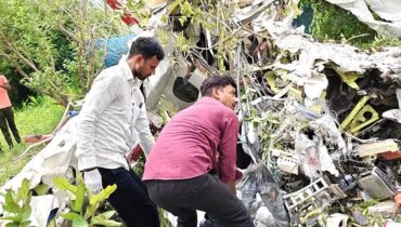 കാൺപൂരിൽ പരിശീലന വിമാനം തകർന്ന് വീണ് പൈലറ്റും കോ-പൈലറ്റും മരിച്ചു
