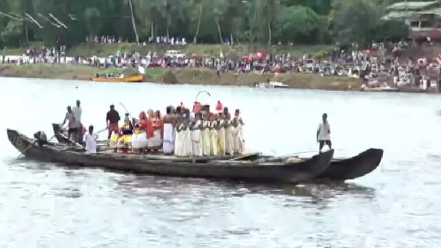 ആറന്മുള ഉത്രട്ടാതി ജലമേളയ്ക്ക് തുടക്കം; ഉപരാഷ്ട്രപതി ഫ്ലാഗ് ഓഫ് ചെയ്തു