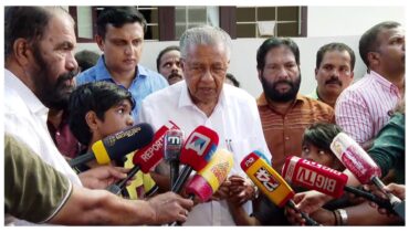 ‘രാജേഷിന്റെ കുടുംബത്തെ സംരക്ഷിക്കണം, ഭാര്യയ്ക്ക് ജോലി നൽകണം’, പ്രളയ ബാധിതരുടെ വീടുകൾ സന്ദർശിച്ച് പിണറായി