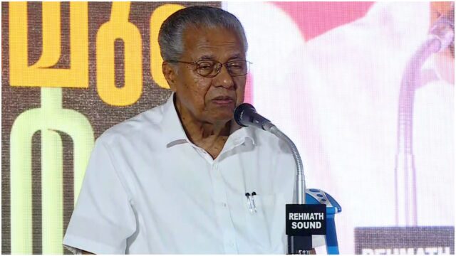 ‘വഖഫ് നിയമത്തിലും വന്ദേമാതരത്തിലും യുഡിഎഫ് കീഴടങ്ങുന്നു’, കേരളത്തെ അടിമപ്പെടുത്തുന്നുവെന്നും പിണറായി; സിപിഎം സെമിനാറിൽ ഉമർ ഫൈസിയും
