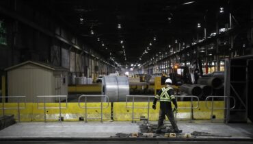 അമേരിക്ക-കാനഡ വ്യാപാര യുദ്ധം രൂക്ഷമാകുന്നു; വൻതോതിൽ നികുതി ചുമത്തി കാനഡ; ബോംബാർഡിയർ വിമാനങ്ങൾക്ക് നിരോധന ഭീഷണിയുമായി ഡോണൾഡ് ട്രംപ്