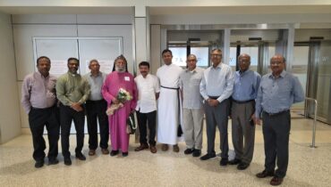 ഡോ.ജോസഫ് മാർ ബർന്നബാസ് സഫ്രഗൻ മെത്രാപ്പോലീത്തായ്ക്ക് ഡാലസ് അന്താരാഷ്ട്ര വിമാനത്താവളത്തിൽ ഊഷ്മള വരവേൽപ്പ്