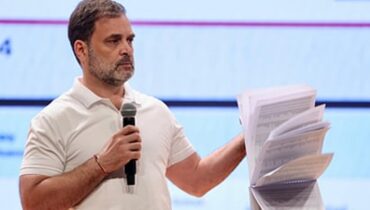 ‘ബേല എസ്റ്റേറ്റിലെ 728 ൽ ഒന്നൊഴികെ എല്ലാം വോട്ടും വെട്ടി’, ഗുരുതര പരാതിയുമായി രാഹുൽ ഗാന്ധി; സ്ഥിരീകരിച്ച് ഡൽഹി തെരഞ്ഞെടുപ്പ് കമ്മീഷൻ