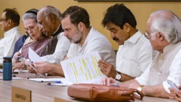 ‘ഗ്യാനേഷ് കുമാറിനെ നീക്കണം, പ്രധാനമന്ത്രി രാജിവെക്കണം’: വോട്ട് ചോരി ആരോപണം കടുപ്പിച്ച് കോൺഗ്രസ്, രാഹുൽ ഗാന്ധിക്ക് അഭിനന്ദനം