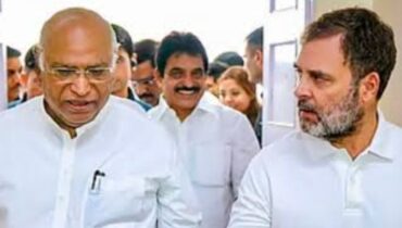 ഗ്യാനേഷ് കുമാറിനെതിരായ പ്രതിഷേധം ശക്തിപ്പെടുത്താൻ ‘ഇന്ത്യ’ സഖ്യം; രാഷ്ട്രപതിയെ കാണാൻ സമയം തേടി; ഖാർഗെ എം.പിമാരുടെ യോഗം വിളിച്ചു