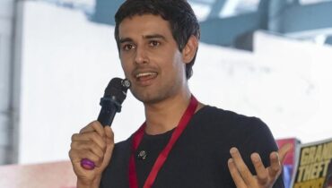 ഗ്യാനേഷ് കുമാറിൻ്റെ രാജി; സിജെപി പ്രതിഷേധത്തിന് മുന്നോടിയായി പ്രമുഖ യൂട്യൂബറും ഇൻഫ്‌ളുവൻസറുമായ ധ്രുവ് റാഠിയെ കസ്റ്റഡിയിലെടുത്ത് പൊലീസ്