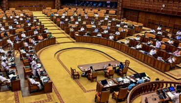 ഗ്യാനേഷ് കുമാറിനെതിരായ പ്രമേയം പാസാക്കി കേരള നിയമസഭ; മുഖ്യമന്ത്രി വി ഡി സതീശൻ പ്രമേയം അവതരിപ്പിച്ചു