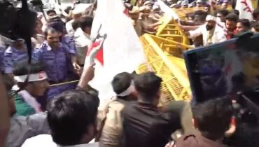 ജന്തർമന്തറിൽ പ്രതിഷേധവുമായി എസ്എഫ്ഐയും ഡിവൈഎഫ്ഐയും; പ്രവർത്തകരെ  കസ്റ്റഡിയിലെടുത്ത് നീക്കി പൊലീസ്