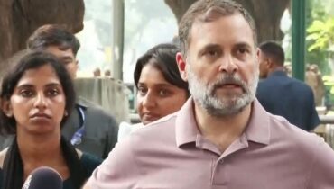 ‘പൊലീസിന് എല്ലൊടിക്കാം, സത്യാഗ്രഹത്തെ തകർക്കാനാവില്ല’; മലയാളി വിദ്യാർത്ഥി ആതിര അടക്കമുള്ളവരെ ആക്രമിച്ച ഡൽഹി പൊലീസിനെതിരെ രാഹുൽ ഗാന്ധി