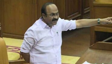 ‘സംസാരിച്ചിട്ടേ പോകൂ, തടസപ്പെടുത്തിയാൽ നിങ്ങളാരും സംസാരിക്കില്ല’; സഭയിൽ പ്രതിപക്ഷത്തോട് കടുപ്പിച്ച് മുഖ്യമന്ത്രി, ‘കിഫ്‌ബി ഖജനാവ് കൊള്ളയടിച്ചു, ആരെയും വെറുതെ വിടില്ല’