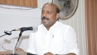 മദ്യപിക്കാന്‍ എത്തുന്നവരുടെ ആധാര്‍ കാര്‍ഡ് പരിശോധിക്കണമെന്ന് ബാറുകള്‍ക്ക് കര്‍ശന നിര്‍ദേശവുമായി മന്ത്രി എം ലിജു