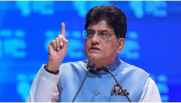 ‘രത്തൻ ഖേൽക്കറെ സതീശൻ സെക്രട്ടറിയാക്കി, തരൂരും ചെന്നിത്തലയും എസ്.ഐ.ആറിനെ അനുകൂലിച്ചു’; കോൺഗ്രസിനെതിരെ ആഞ്ഞടിച്ച് ബിജെപി