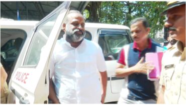 ബിഎൽഎം ചെയർമാൻ പ്രേംകുമാറിന്റെ അറസ്റ്റ് നിയമവിരുദ്ധം, കോഴിക്കോട് കോടതി ജാമ്യം അനുവദിച്ചു; മുഖ്യമന്ത്രി വിജയ്ക്കൊപ്പമുള്ള ചിത്രത്തിൽ തമിഴ്നാട്ടിലും രാഷ്ട്രീയ വിവാദം