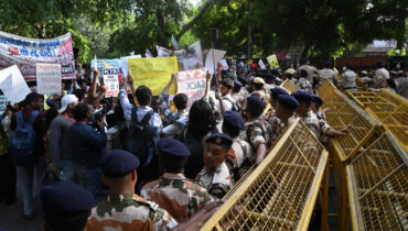 മുഖ്യ തെരഞ്ഞെടുപ്പ് കമ്മീഷണറുടെ രാജി ആവശ്യപ്പെട്ട് പ്രതിപക്ഷ പ്രതിഷേധം ശക്തമാകുന്നു; ഇന്ന് ബെംഗളൂരുവിലും ഡൽഹിയും സമരജ്വാല