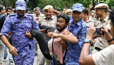 മുഖ്യതിരഞ്ഞെടുപ്പ് കമ്മിഷണറുടെ രാജി ആവശ്യപ്പെട്ട് പ്രക്ഷോഭം ശക്തം; ഡൽഹിയിൽ 11 മെട്രോ സ്റ്റേഷനുകൾ അടച്ചു