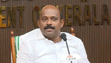 സമരക്കാർക്ക് നേരെ ഹോസ്റ്റലിൽ നിന്ന് മദ്യക്കുപ്പിയെറിഞ്ഞ സംഭവം: സർവകലാശാലയ്ക്ക് കടുത്ത വീഴ്ചയെന്ന് മന്ത്രി, അടിയന്തര വിശദീകരണം തേടും